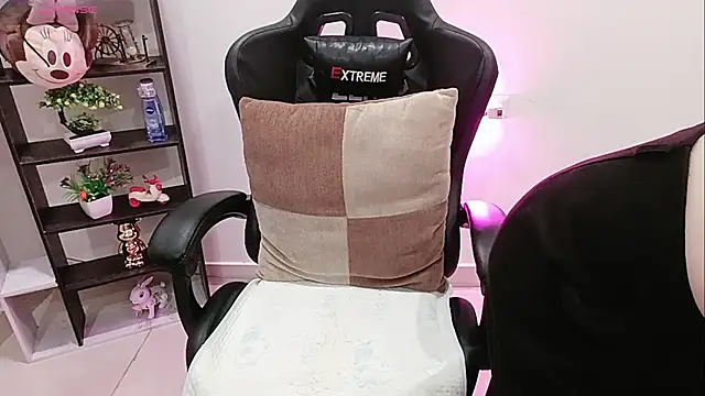 Yuki-yio online show from March 13, 2026, 1:21 am