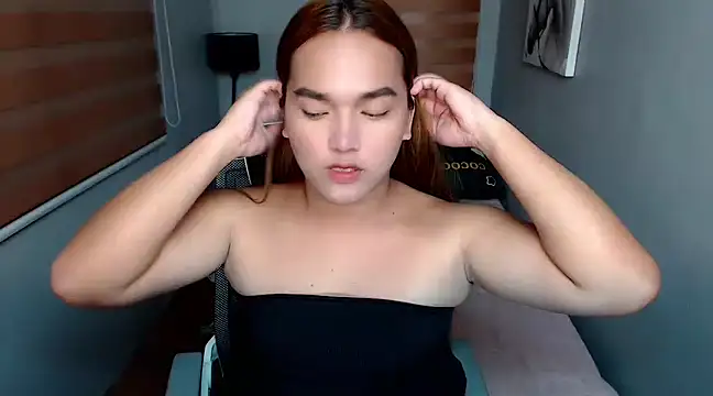 Snapshot of MoaningKylie chatting on December 31, 2024, 1:19 pm MoaningKylie online show from December 31, 2024, 1:19 pm