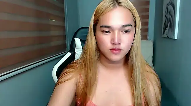 Snapshot of MoaningKylie chatting on February 1, 2025, 1:44 am MoaningKylie online show from February 1, 2025, 1:44 am