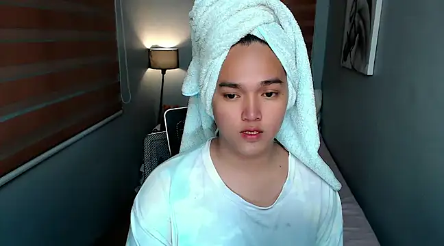 Snapshot of MoaningKylie chatting on December 17, 2024, 9:07 am MoaningKylie online show from December 17, 2024, 9:07 am