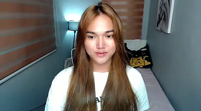 Snapshot of MoaningKylie chatting on December 18, 2024, 10:51 am MoaningKylie online show from December 18, 2024, 10:51 am