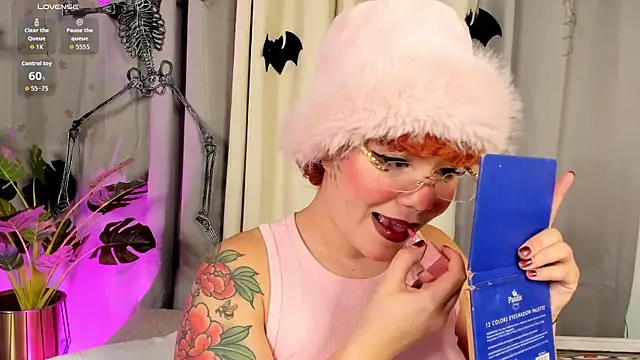 Amy art online show from October 23, 2025, 9:02 pm