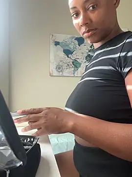 HoneyDripHer online show from October 13, 2025, 1:34 pm