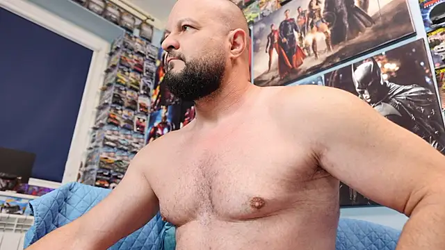 Snapshot of Muscle_Bear chatting on June 7, 2026, 4:39 am Muscle Bear online show from June 7, 2026, 4:39 am