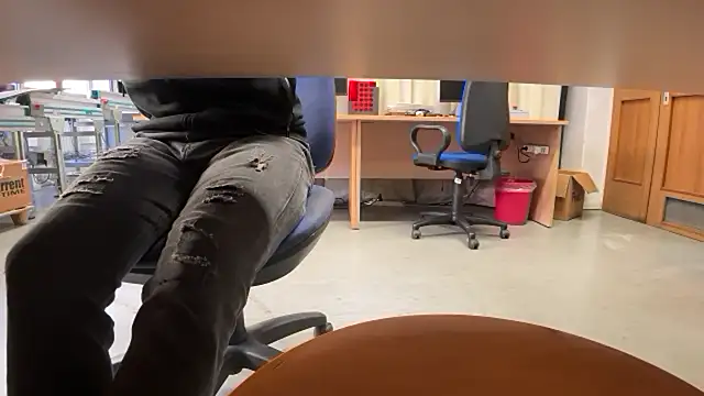 areo2002 online show from January 13, 2025, 1:49 pm