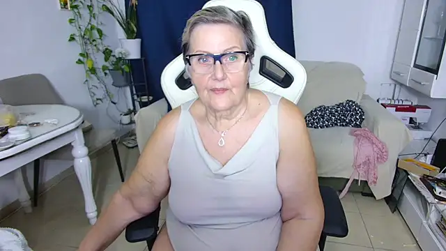 Selenna57 online show from April 3, 2026, 5:08 pm