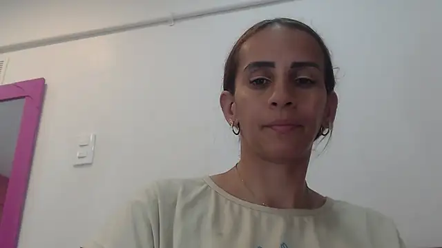 Snapshot of Amber_Moore chatting on November 29, 2025, 10:32 pm Amber Moore online show from November 29, 2025, 10:32 pm