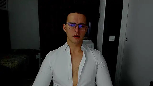 Snapshot of sexxymuscles4u chatting on November 18, 2025, 10:29 am sexxymuscles4u online show from November 18, 2025, 10:29 am