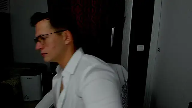 Snapshot of sexxymuscles4u chatting on November 15, 2025, 9:35 am sexxymuscles4u online show from November 15, 2025, 9:35 am