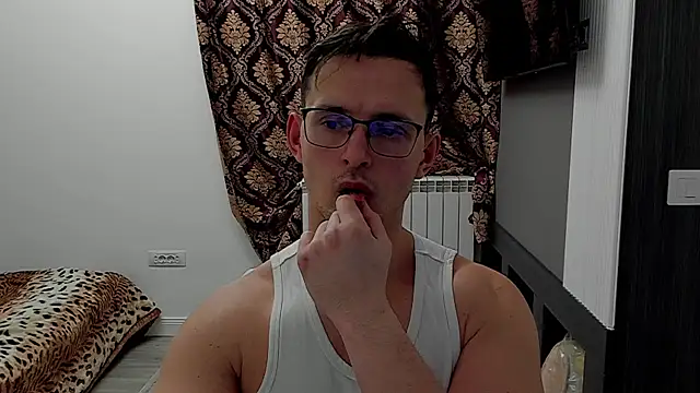 Snapshot of sexxymuscles4u chatting on February 14, 2025, 3:05 pm sexxymuscles4u online show from February 14, 2025, 3:05 pm