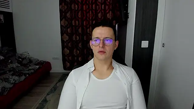 sexxymuscles4u online show from February 16, 2026, 8:35 am