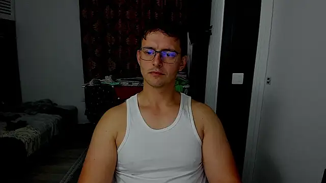 Snapshot of sexxymuscles4u chatting on October 13, 2025, 9:00 am sexxymuscles4u online show from October 13, 2025, 9:00 am