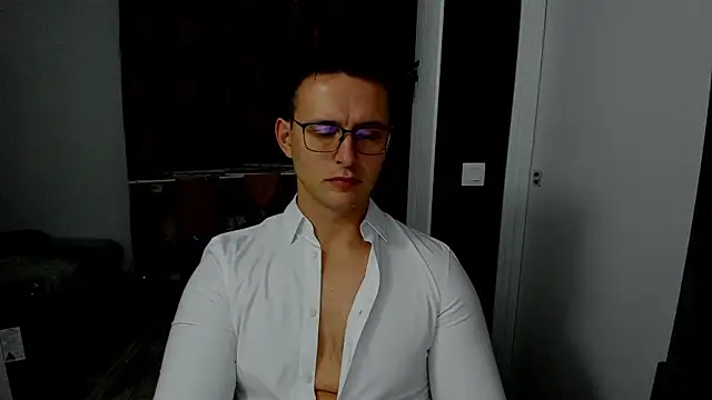 Snapshot of sexxymuscles4u chatting on November 12, 2025, 1:59 pm sexxymuscles4u online show from November 12, 2025, 1:59 pm