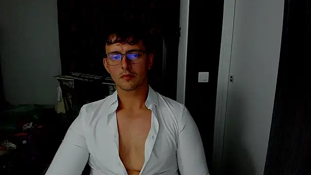 Snapshot of sexxymuscles4u chatting on October 8, 2025, 12:17 pm sexxymuscles4u online show from October 8, 2025, 12:17 pm