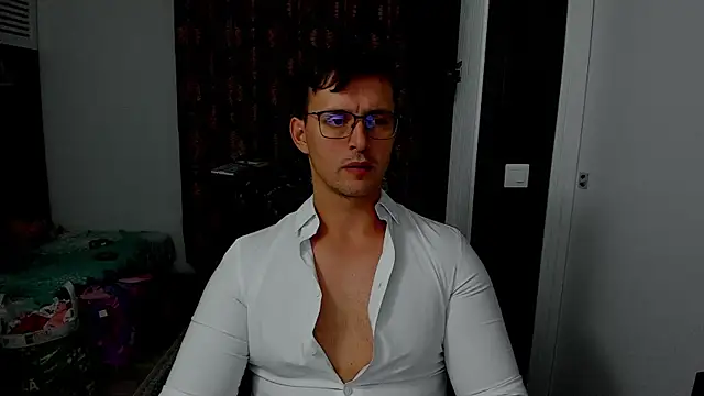 Snapshot of sexxymuscles4u chatting on October 7, 2025, 11:44 am sexxymuscles4u online show from October 7, 2025, 11:44 am