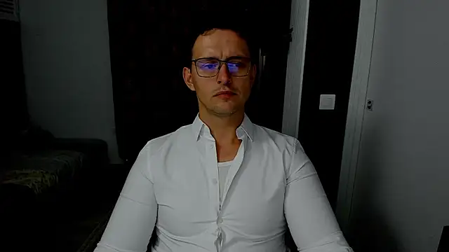 Snapshot of sexxymuscles4u chatting on October 19, 2025, 12:52 pm sexxymuscles4u online show from October 19, 2025, 12:52 pm