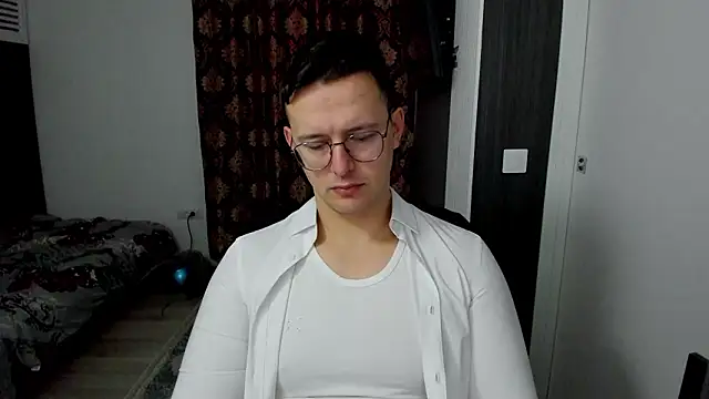 sexxymuscles4u online show from February 9, 2026, 7:50 am