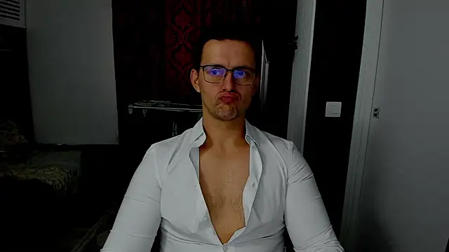 Snapshot of sexxymuscles4u chatting on October 31, 2025, 8:44 am sexxymuscles4u online show from October 31, 2025, 8:44 am