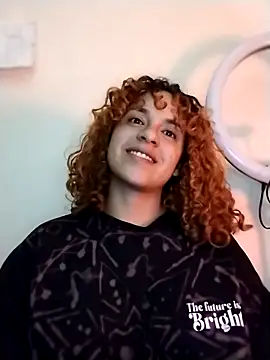 Snapshot of EmmaMelissa0521 chatting on December 4, 2025, 2:10 am EmmaMelissa0521 online show from December 4, 2025, 2:10 am