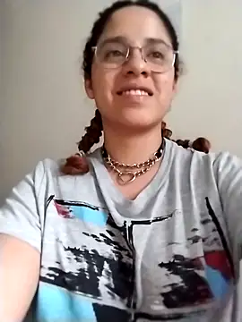 Snapshot of EmmaMelissa0521 chatting on November 1, 2025, 10:25 pm EmmaMelissa0521 online show from November 1, 2025, 10:25 pm