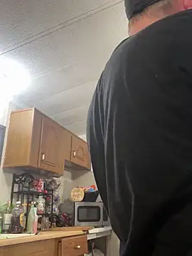 smokeymt420 online show from November 27, 2025, 9:21 am