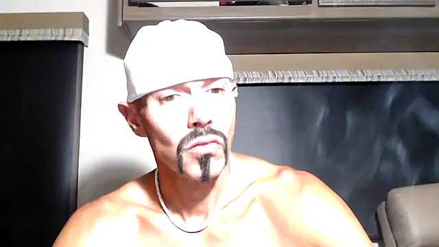 Snapshot of ThickD2C chatting on May 6, 2026, 8:13 pm ThickD2C online show from May 6, 2026, 8:13 pm