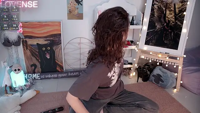 Careful i bite online show from February 1, 2025, 7:47 am