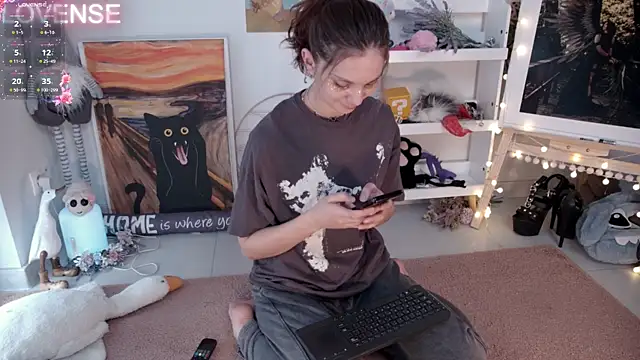 Careful i bite online show from January 31, 2025, 1:12 pm