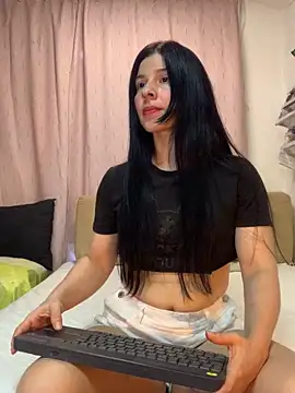 Estefani 32 online show from March 4, 2026, 7:54 pm