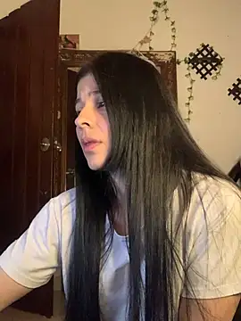 Estefani 32 online show from April 18, 2026, 7:18 pm