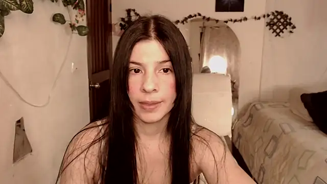 Estefani 32 online show from December 4, 2025, 6:40 pm