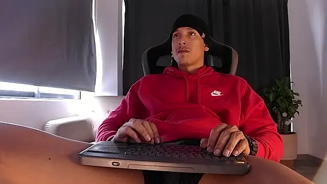 Snapshot of Liam_V chatting on February 19, 2026, 3:09 pm Liam V online show from February 19, 2026, 3:09 pm