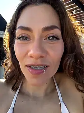 SamyJones9 online show from April 18, 2026, 8:09 pm