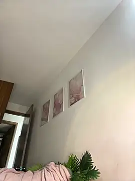 Snapshot of DulceLenns chatting on February 17, 2026, 7:11 pm DulceLenns online show from February 17, 2026, 7:11 pm