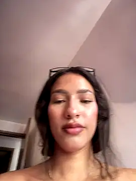 Snapshot of DulceLenns chatting on September 9, 2025, 6:17 pm DulceLenns online show from September 9, 2025, 6:17 pm