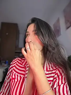 Snapshot of DulceLenns chatting on February 2, 2026, 5:56 pm DulceLenns online show from February 2, 2026, 5:56 pm