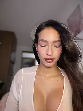 Snapshot of DulceLenns chatting on February 5, 2026, 6:37 pm DulceLenns online show from February 5, 2026, 6:37 pm