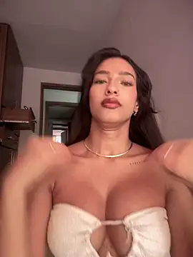 Snapshot of DulceLenns chatting on November 12, 2025, 6:23 pm DulceLenns online show from November 12, 2025, 6:23 pm