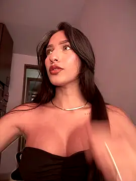 Snapshot of DulceLenns chatting on November 21, 2025, 7:13 pm DulceLenns online show from November 21, 2025, 7:13 pm