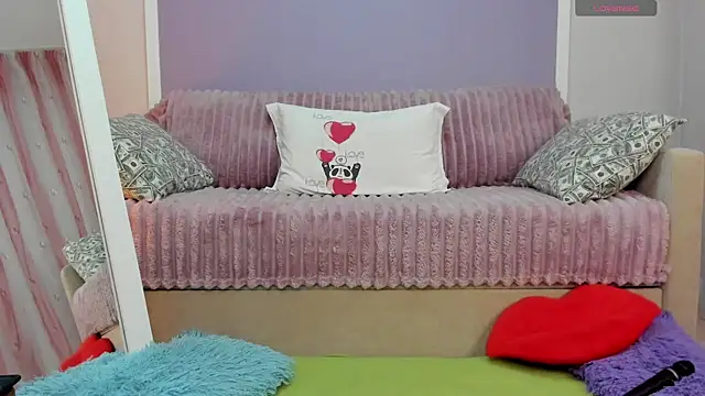 MonikaFamex online show from September 9, 2025, 8:40 pm