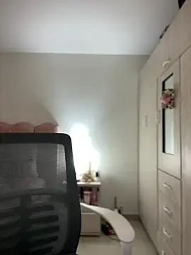 Snapshot of Emmily_19 chatting on January 13, 2026, 11:19 pm Emmily 19 online show from January 13, 2026, 11:19 pm