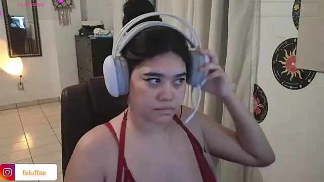 Snapshot of feluriana chatting on November 18, 2025, 12:15 am feluriana online show from November 18, 2025, 12:15 am