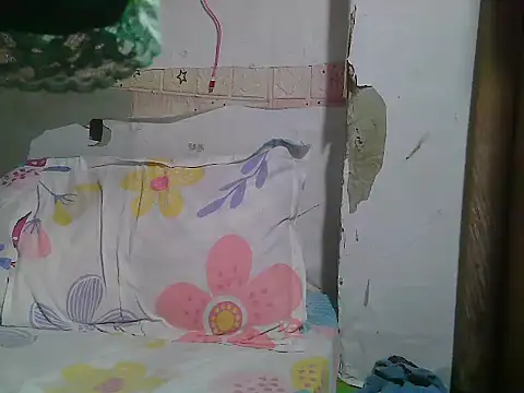 Creamsweetpussy28 online show from September 24, 2025, 8:15 pm