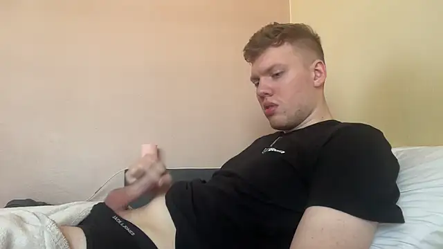 sexybooii6968 online show from April 7, 2026, 9:11 am