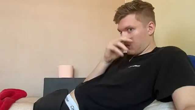 sexybooii6968 online show from September 23, 2025, 9:38 am