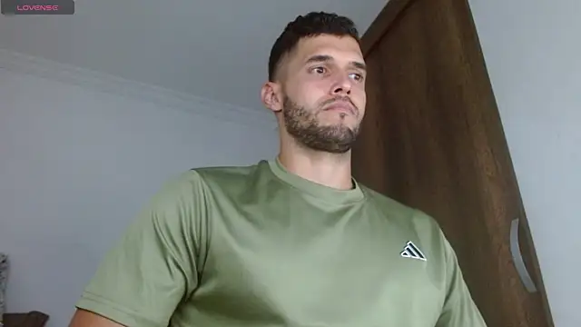 Noah jhonsonn online show from September 29, 2025, 9:53 pm