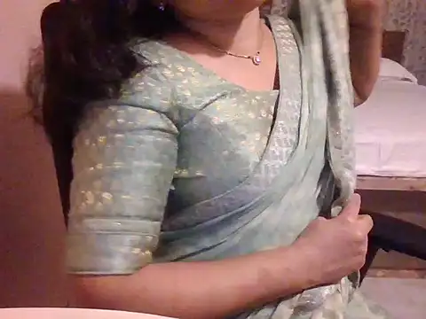 Snapshot of Pinky_4 chatting on November 13, 2025, 5:06 pm Pinky 4 online show from November 13, 2025, 5:06 pm