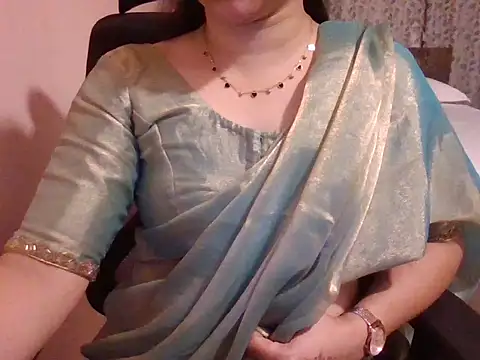 Snapshot of Pinky_4 chatting on November 16, 2025, 10:57 pm Pinky 4 online show from November 16, 2025, 10:57 pm