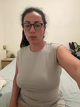 kymii online show from June 26, 2026, 9:31 pm