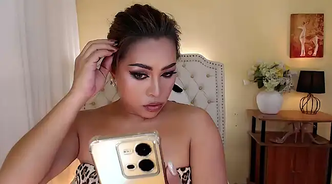 Snapshot of DreamLADYBOY chatting on February 2, 2025, 11:42 pm DreamLADYBOY online show from February 2, 2025, 11:42 pm